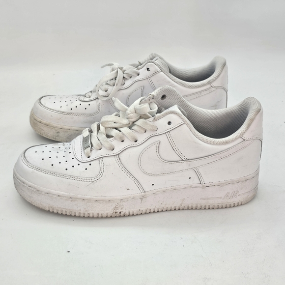 Nike Air Force 1 07 Triple White Men’s Shoes 9.5 Classic Streetwear Iconic Sneak - Picture 7 of 12